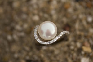 Cultured Pearl, CZ and Sterling Silver Wave Ring side detail